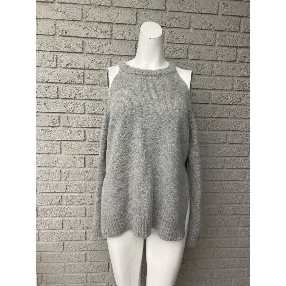 J.O.A. Women Gray Crew Neck Cold Shoulder Sweater Size M